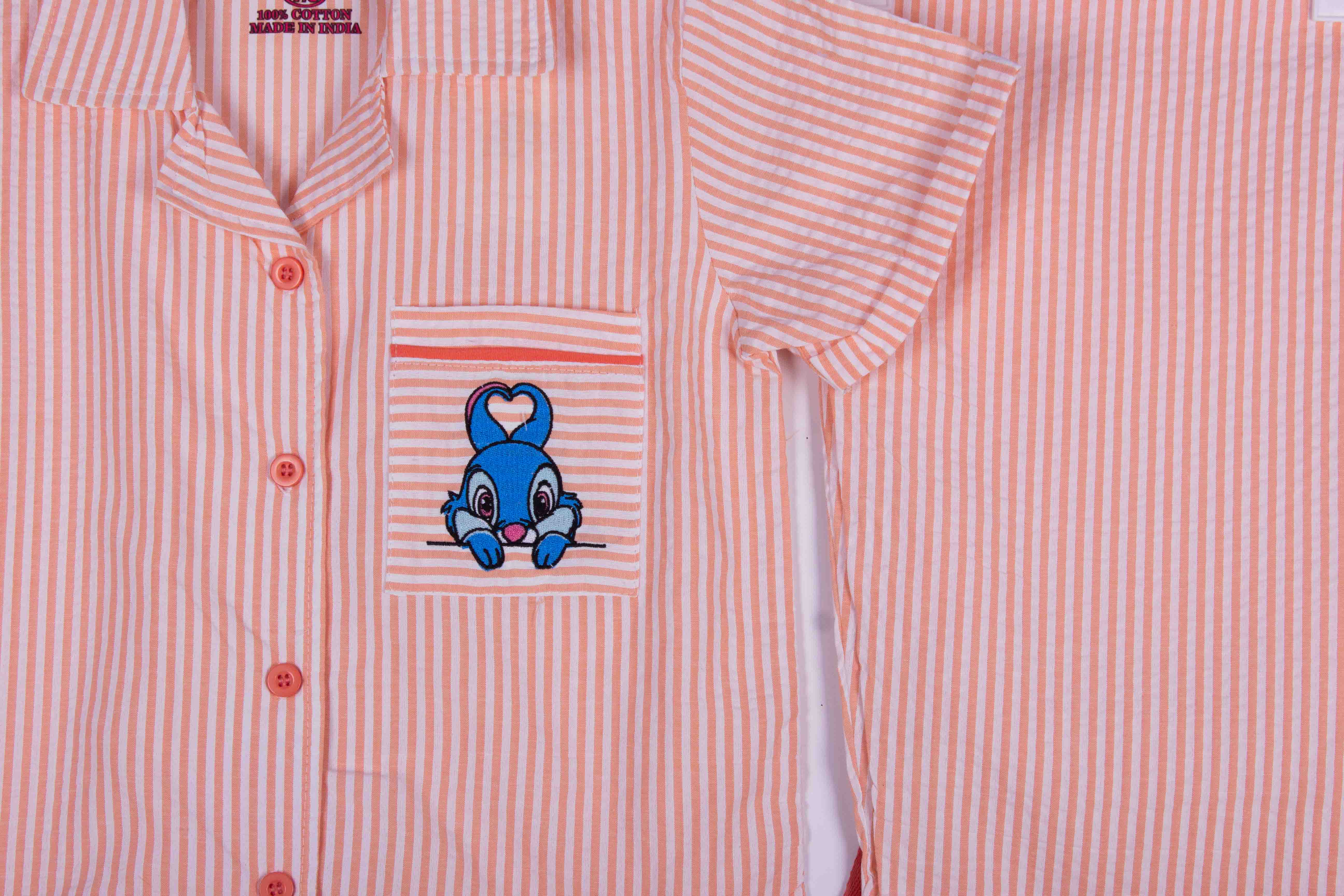 Hiding Thumper Tie Down Button Up