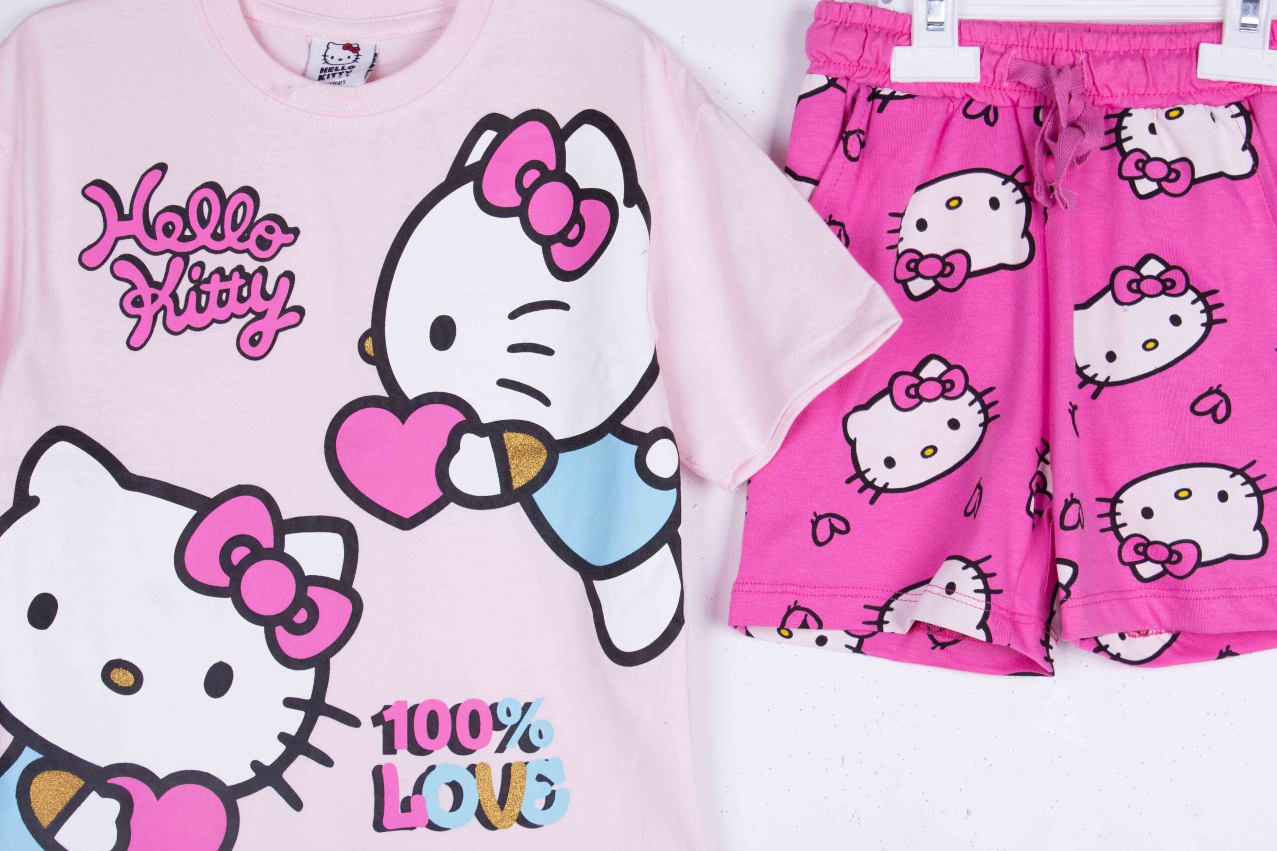 Hello Kitty 100% Love