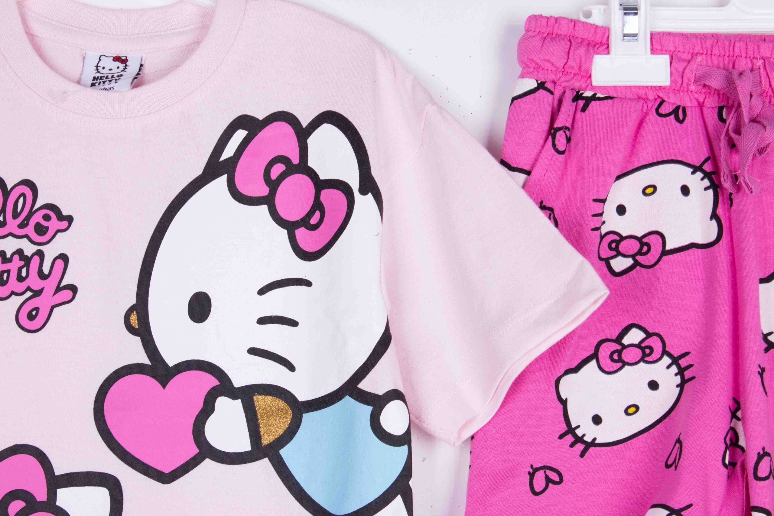 Hello Kitty 100% Love