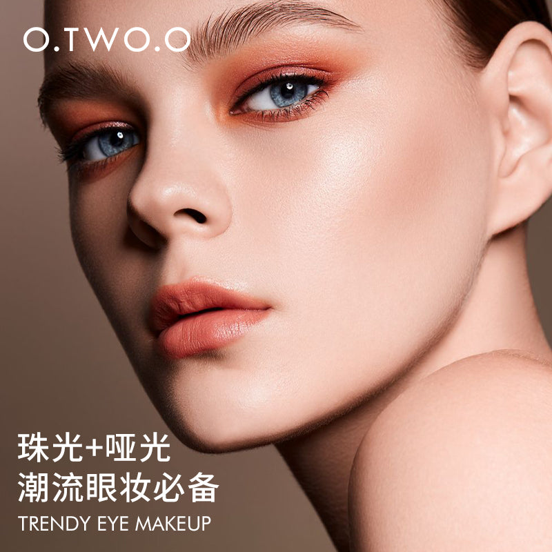 O.TWO.O Eyeshadow Palette