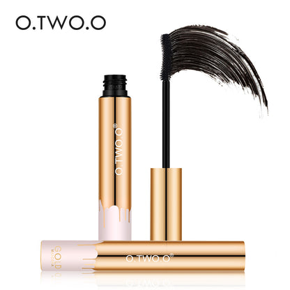 O.TWO.O Oversize Volume Mascara