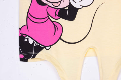 Playful Minnie Daisy