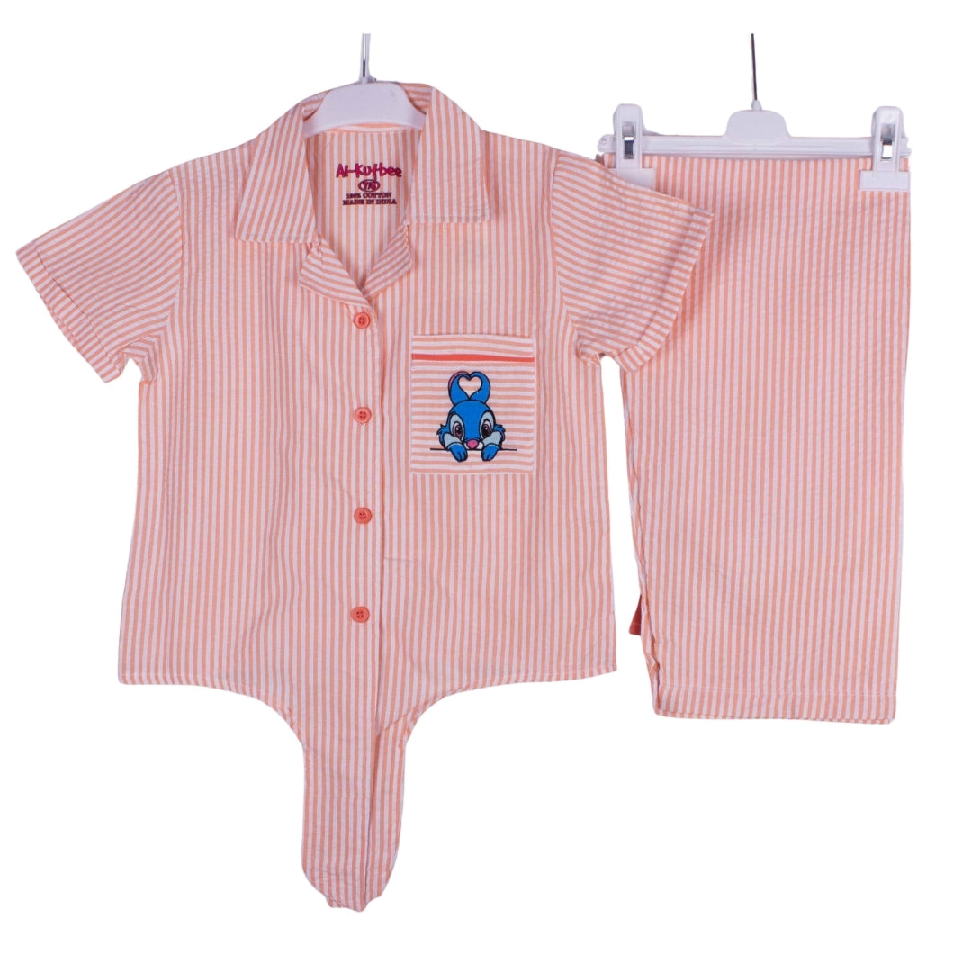 Hiding Thumper Tie Down Button Up